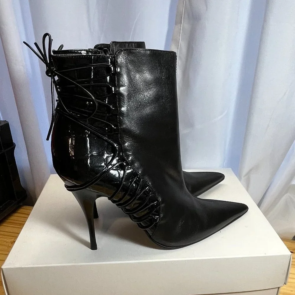 COPY - CARLOS SANTANA BLACK LEATHER LACE UP ANKLE BOOTIES 7 NWT - Picture 3 of 6